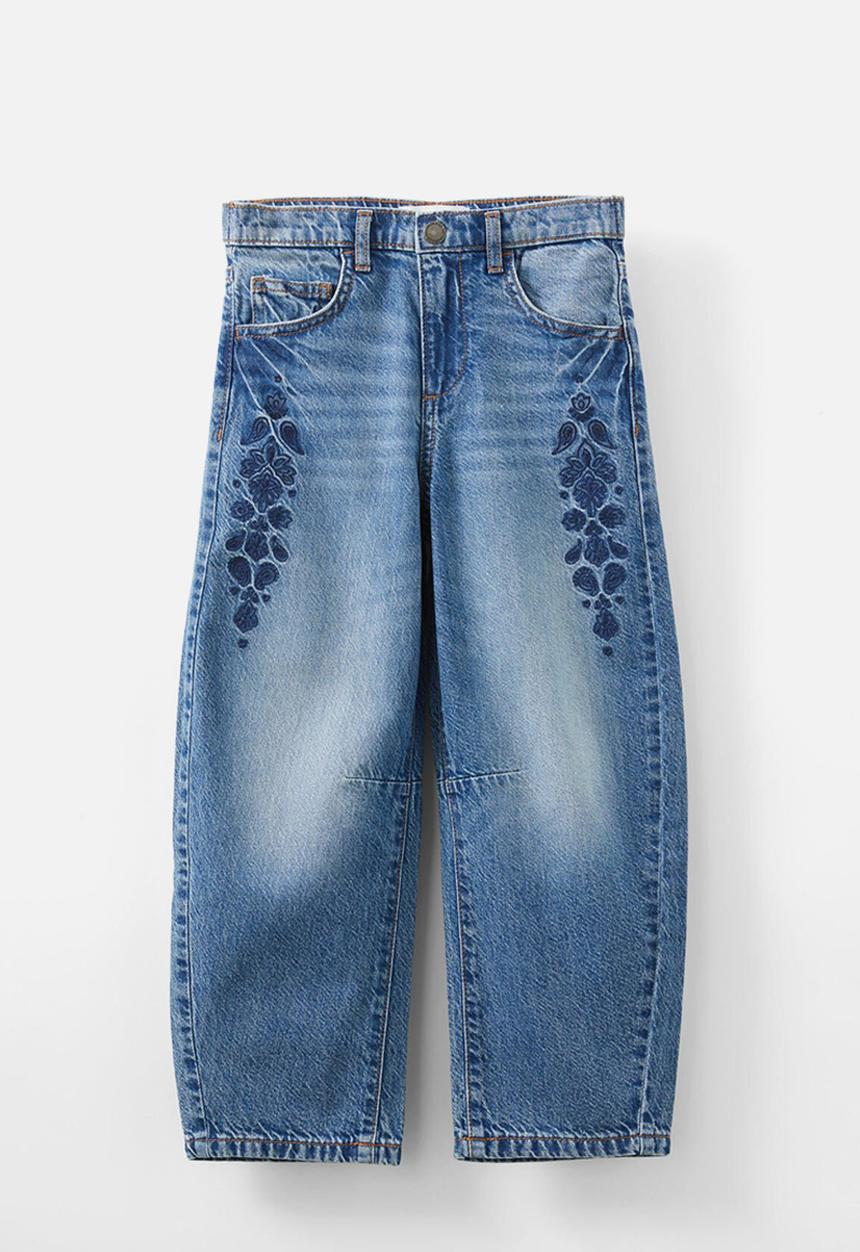 Cotton On - Unisex barrel leg denim jean - blue haven mid blue/embroidery