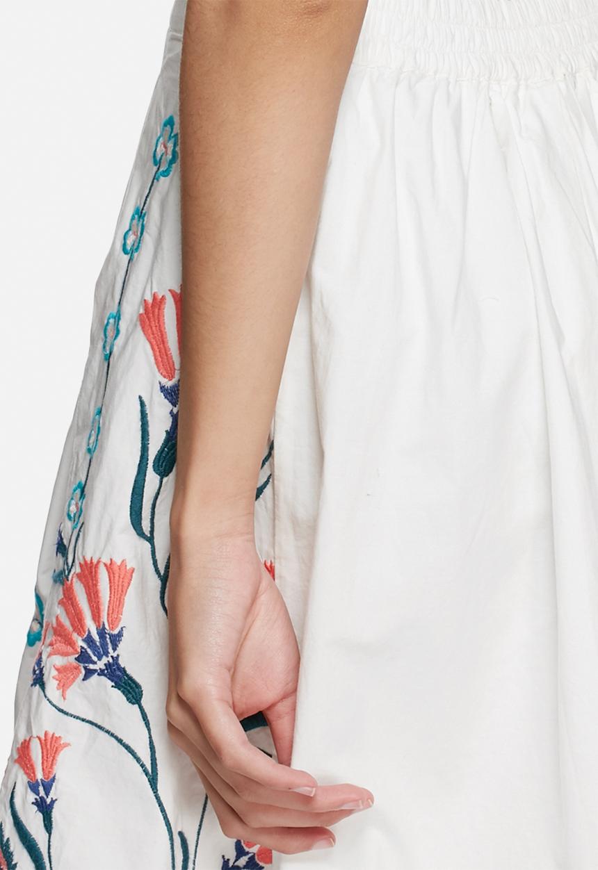 Vero Moda - Elvira embroidered skirt