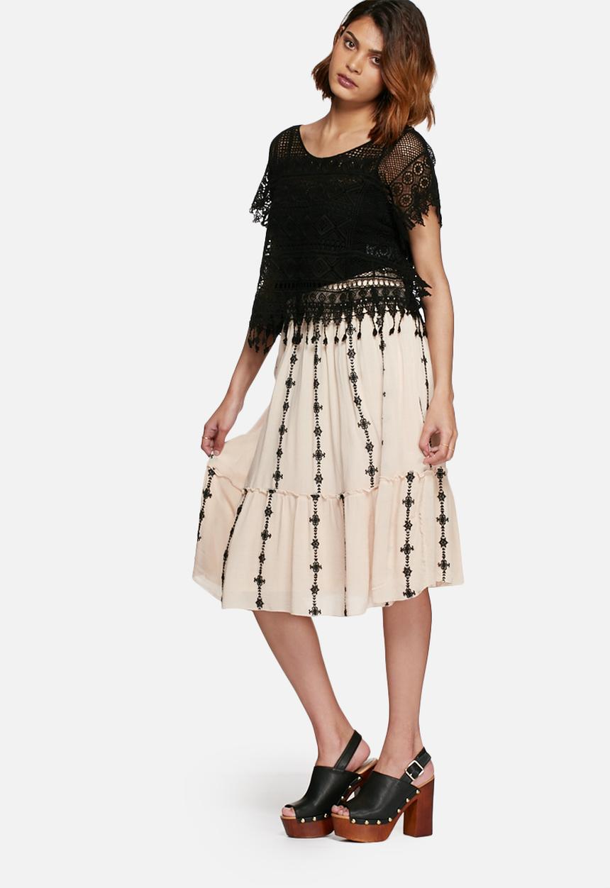 Vero Moda - Samantha embroidered skirt