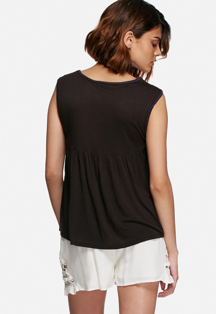 Vero Moda - Larisa embroidered top