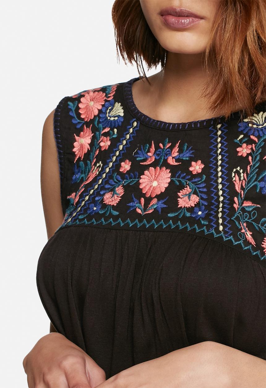 Vero Moda - Larisa embroidered top