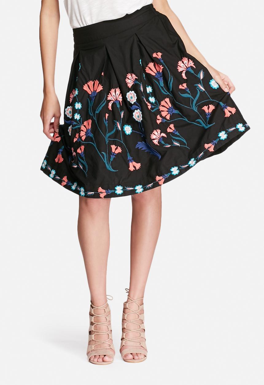 Vero Moda - Elvira embroidered skirt