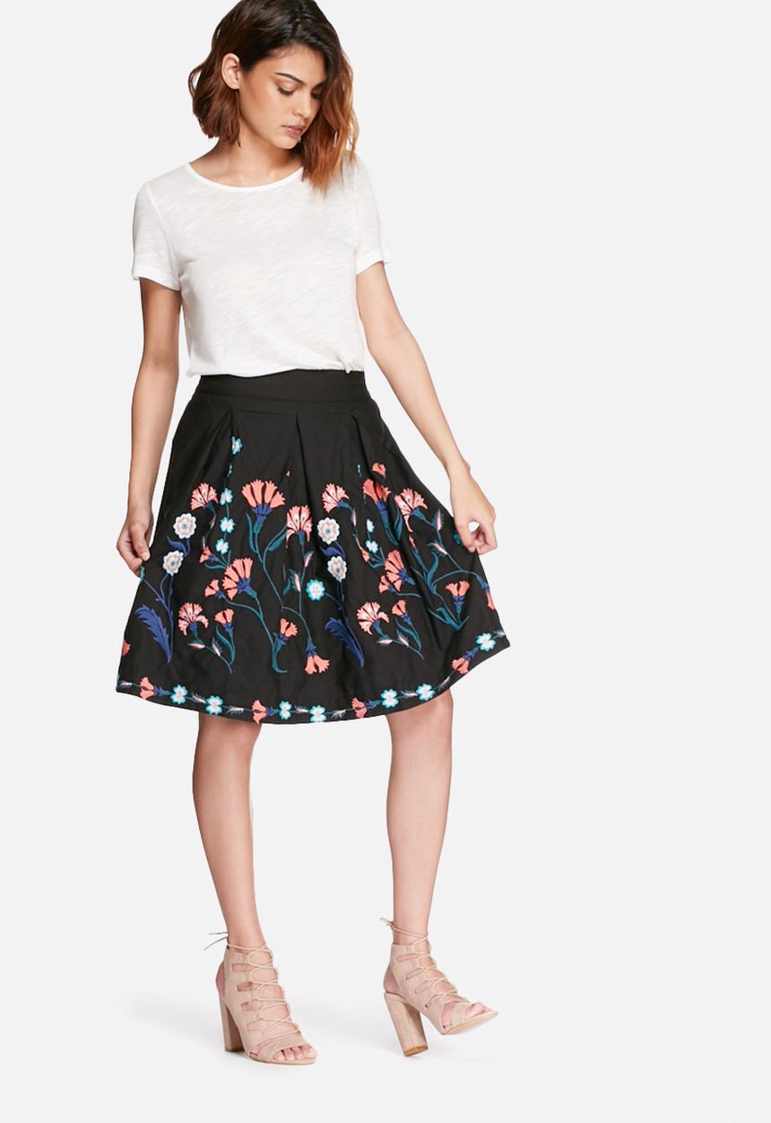 Vero Moda - Elvira embroidered skirt