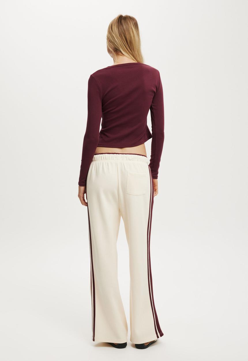 Cotton On - Classic fleece wide leg trackpant-cream/sour cherry