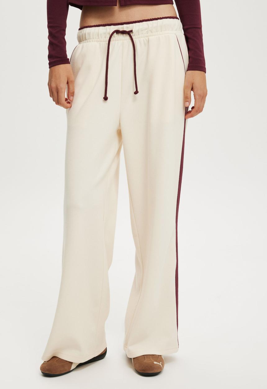 Cotton On - Classic fleece wide leg trackpant-cream/sour cherry