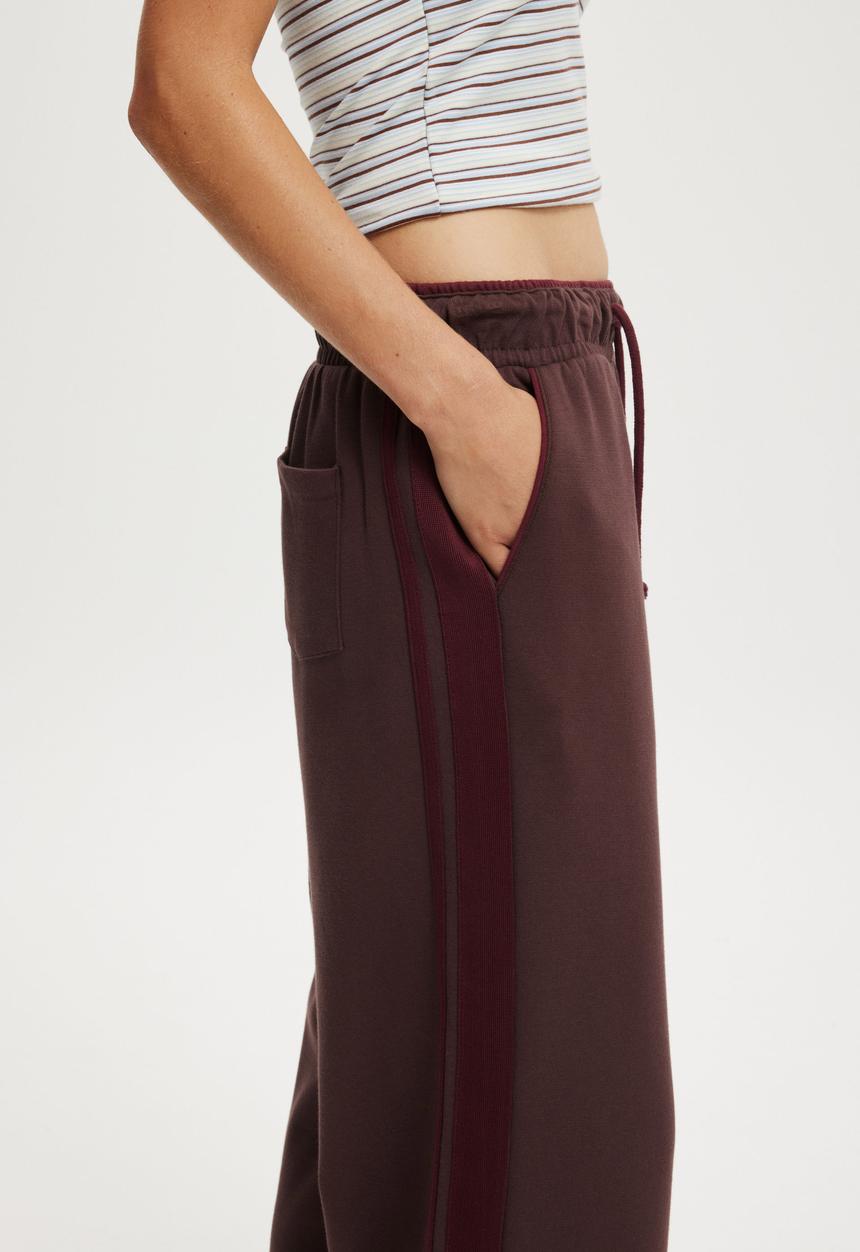 Cotton On - Contrast wide leg sweatpant-chocolate / sour cherry