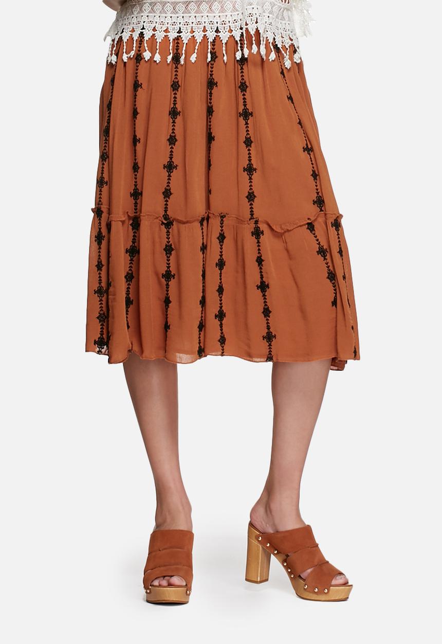 Vero Moda - Samantha embroidered skirt