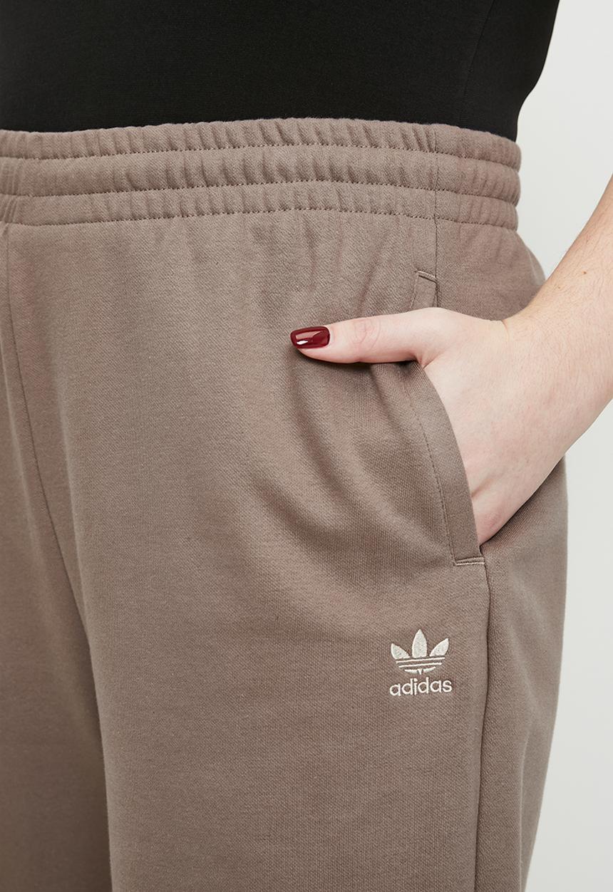 adidas Originals - Plus Ess Jogger Ft W - trace Brown