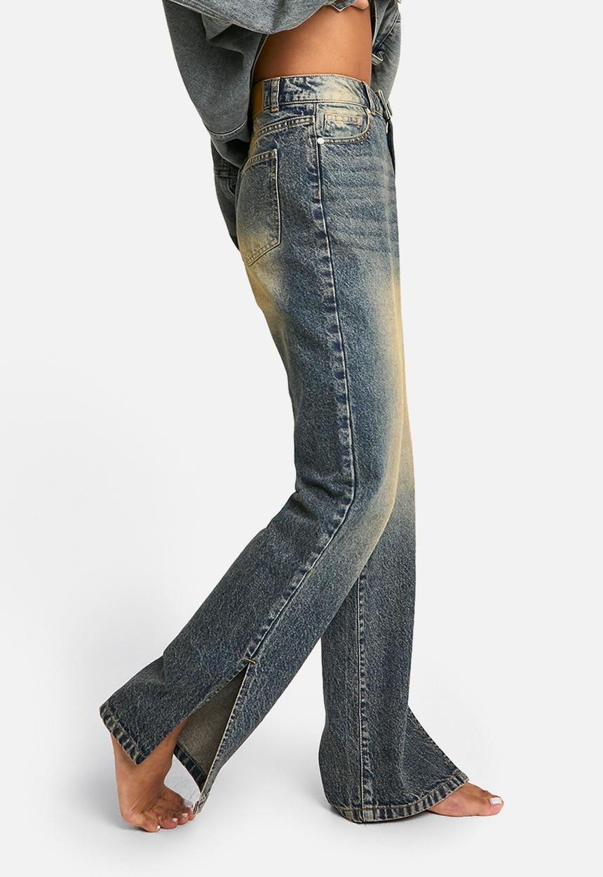 boohoo - Basics 30 Inch Leg Split Hem Straight Leg Jeans - Vintage Wash
