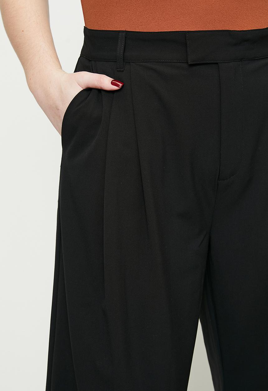 Cotton On - Plus izzy pleated suiting pant - black