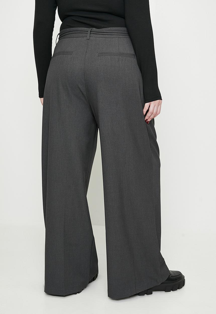 Cotton On - Plus izzy pleated suiting pant - charcoal tie