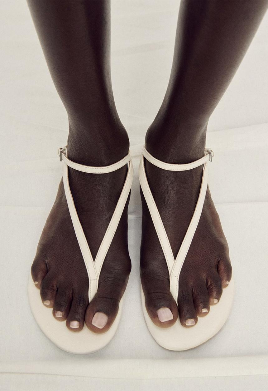 MANGO - Ciru leather thong - white