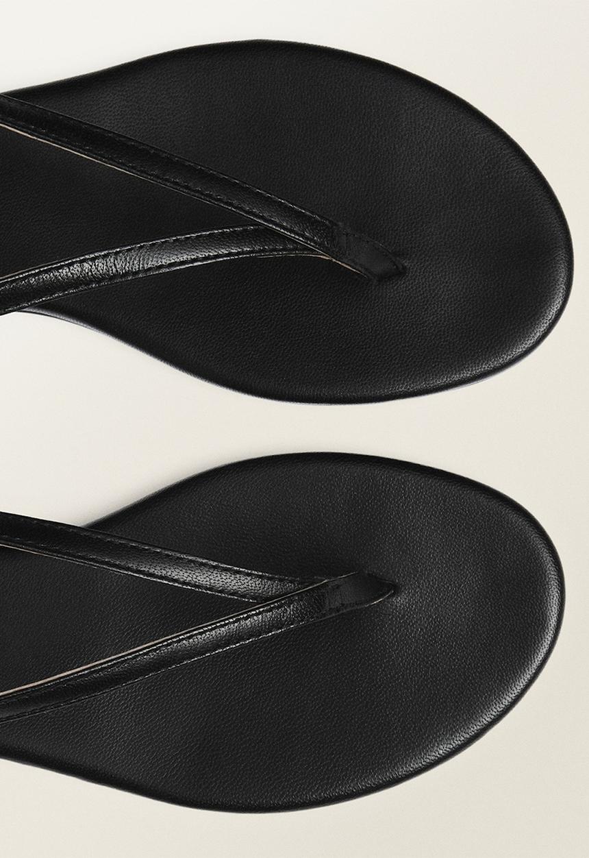 MANGO - Ciru leather thong - black