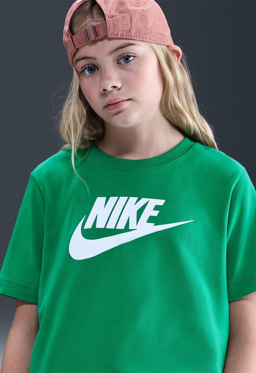 Kids nike sportswear futura tee - stadium green
