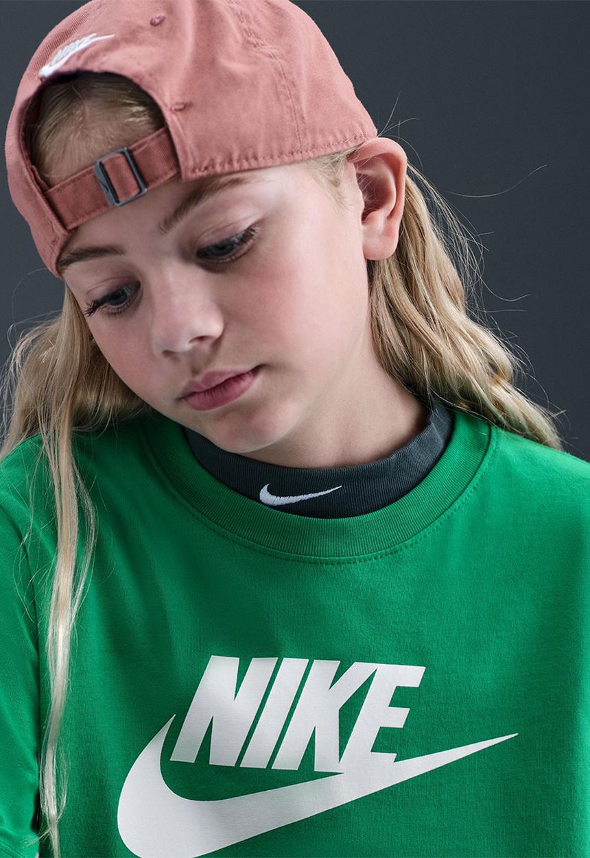 Kids nike sportswear futura tee - stadium green