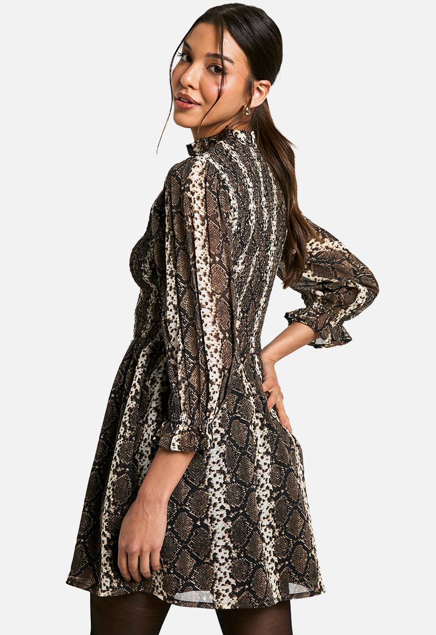 boohoo - Snake shirred smock dress - brown