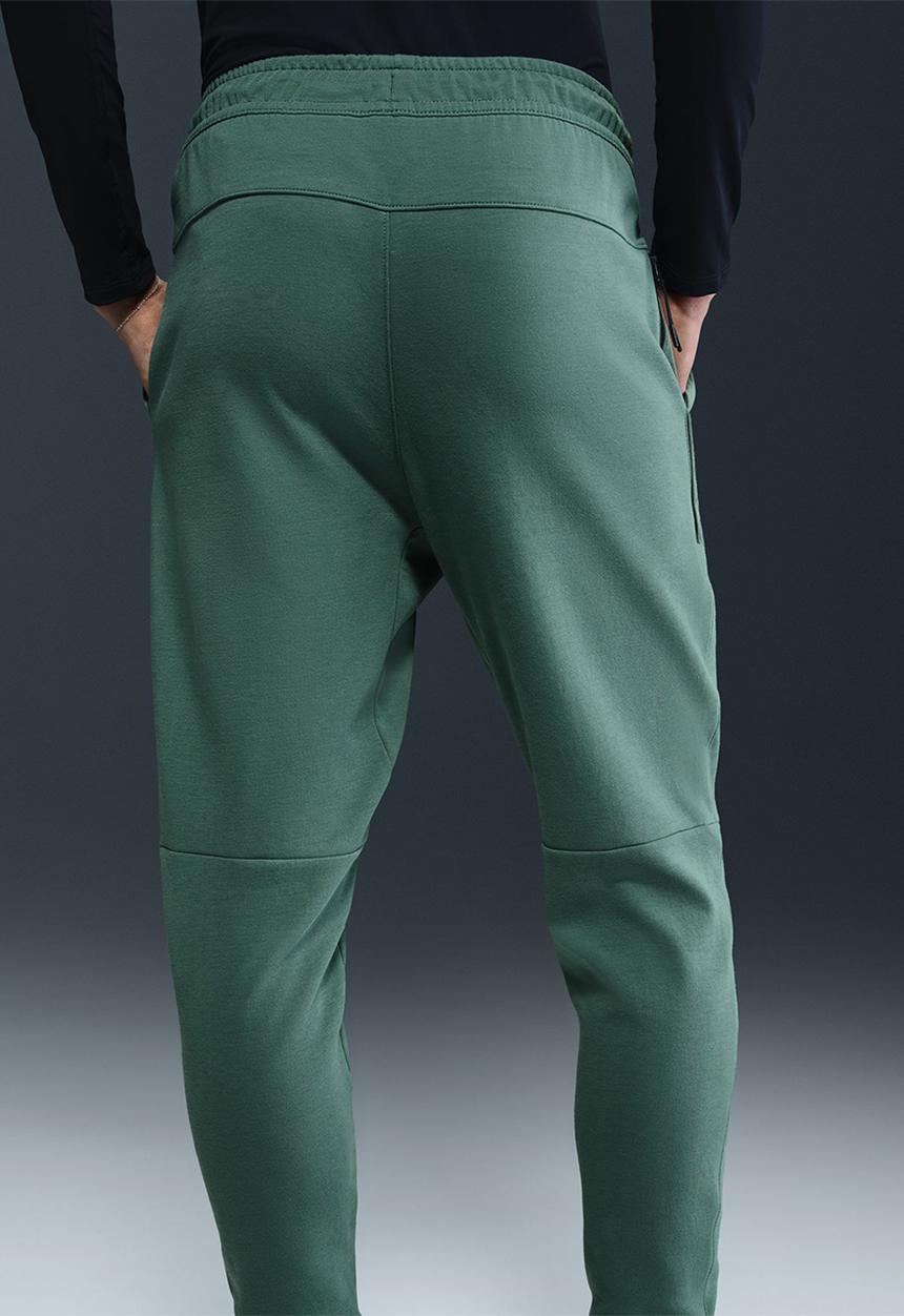 Nike - NSW Tech Fleece Joggers - Coast Green /Black