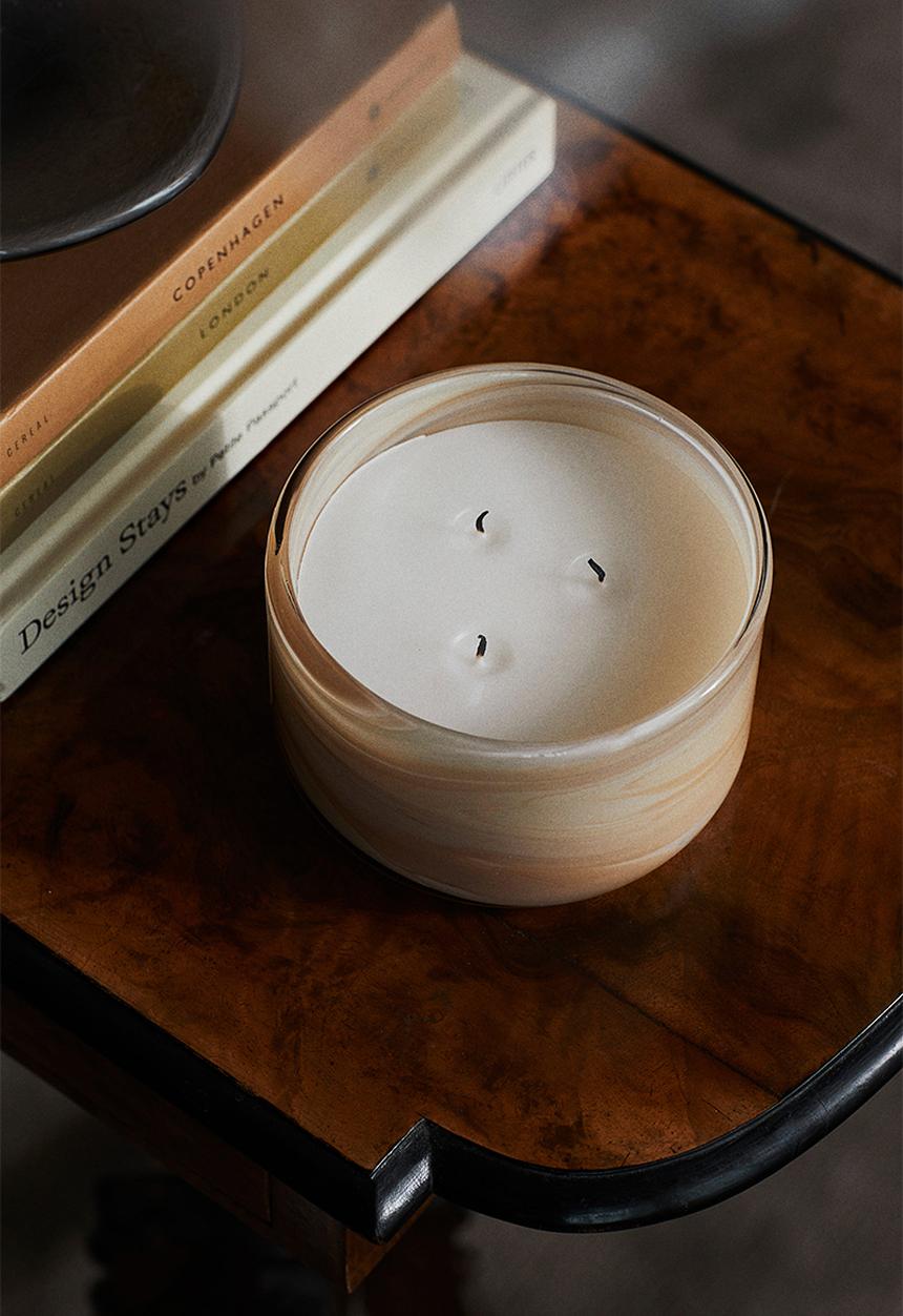 H&M - Large scented candle in glass holder - ember vanilla 