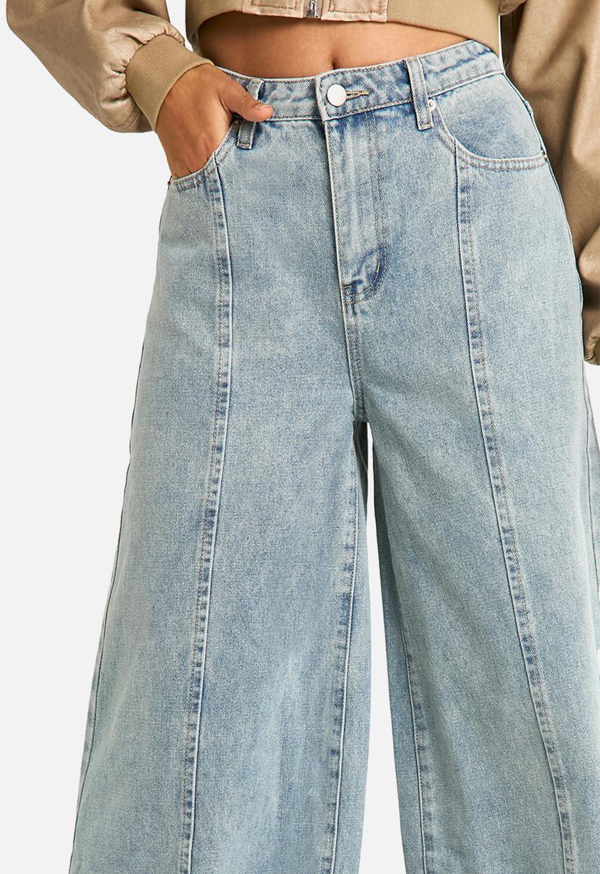 boohoo - Seam Detail Extreme Wide Leg Denim Jeans - Light Blue