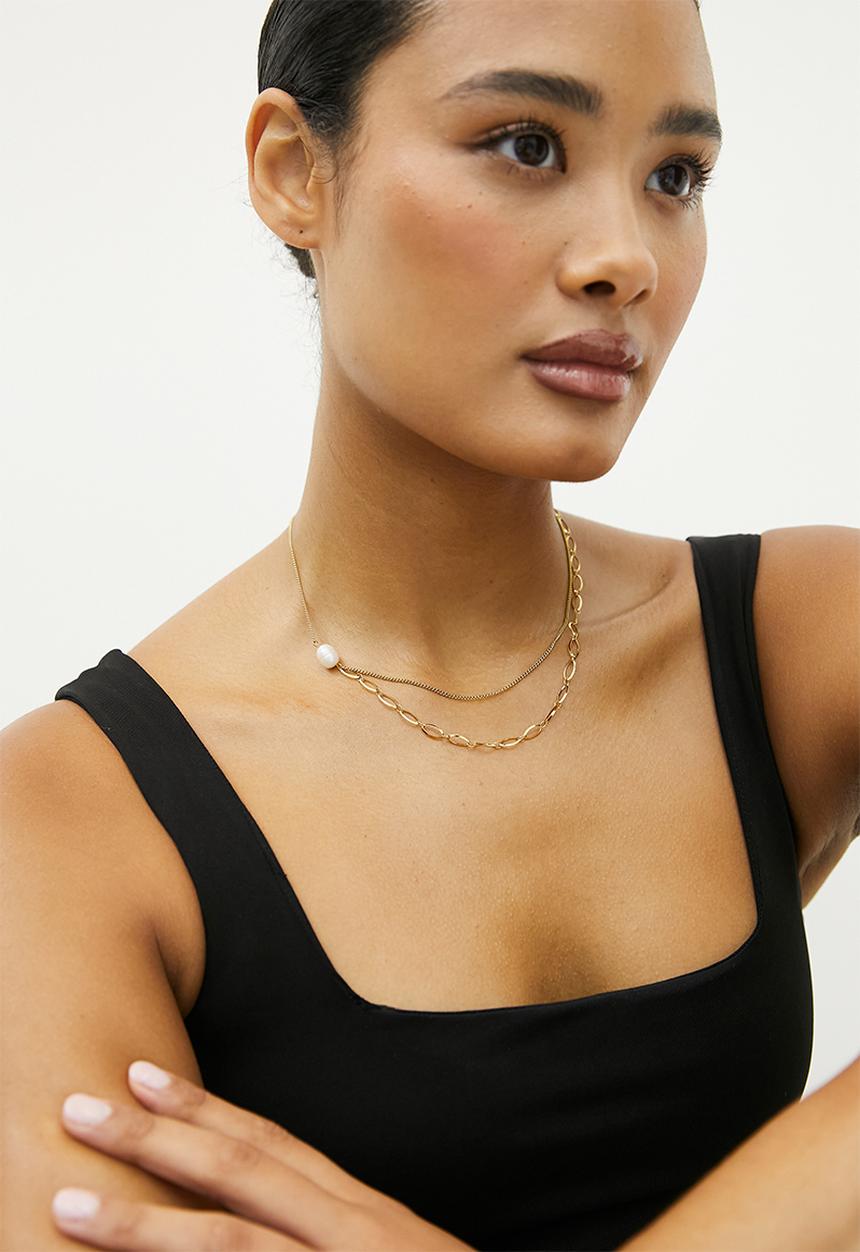 Zoe on Trend - Elegant Duet and Pearl Necklace - gold
