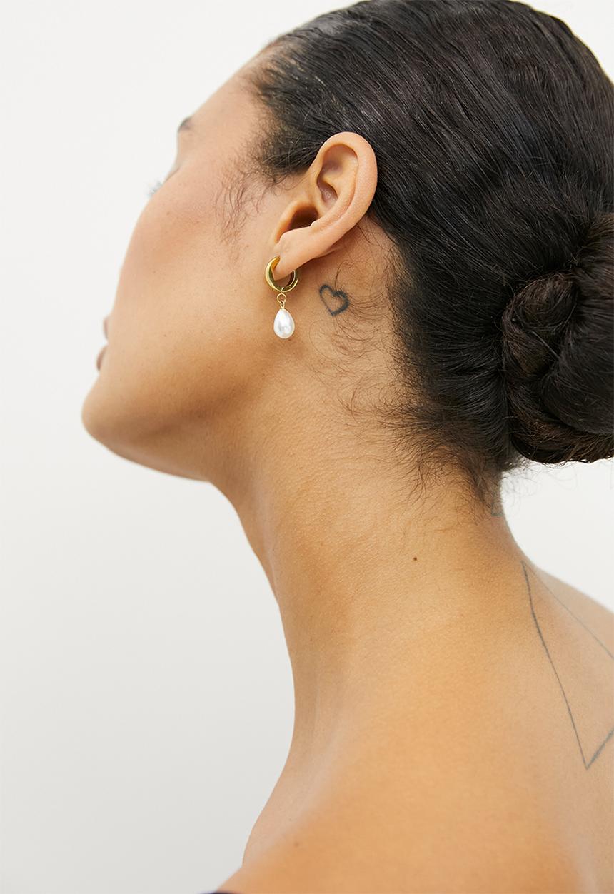 Zoe on Trend - Classic Hoop and Pearl Drop Earrings - gold & silver