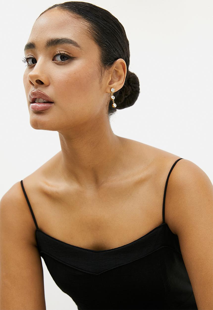 Zoe on Trend - Triple-Drop Hang Earrings - gold & silver