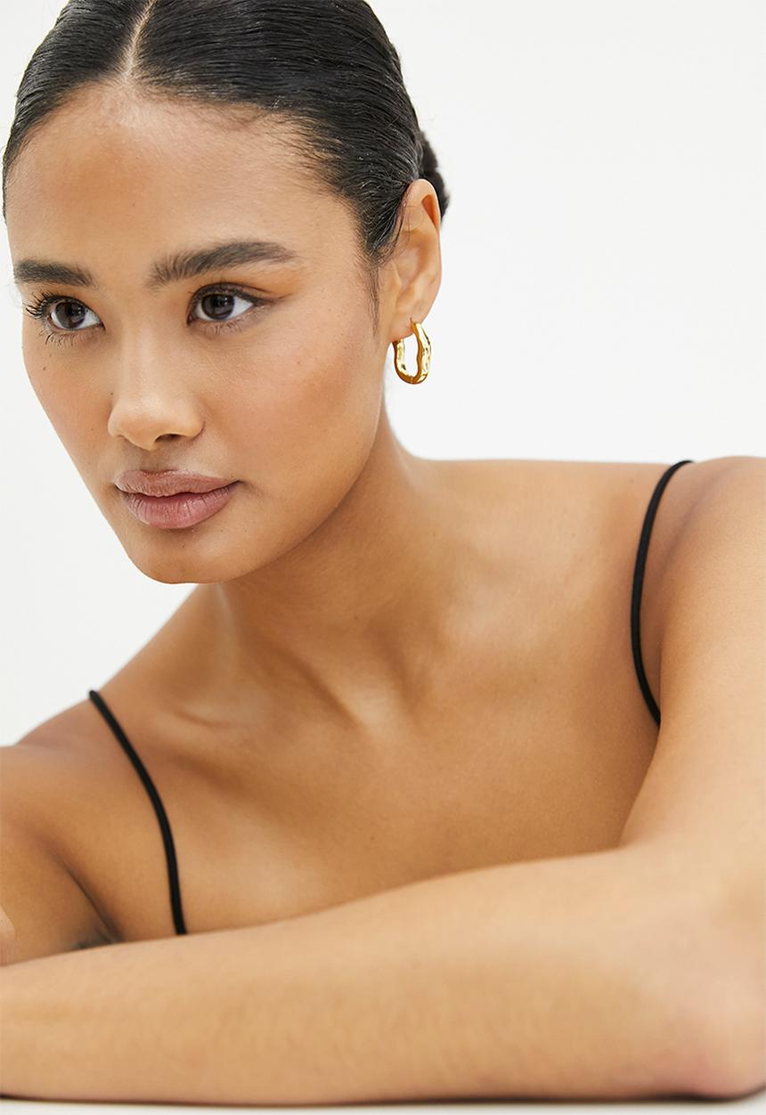 Zoe on Trend - Modern Organic Hoop Earrings - gold