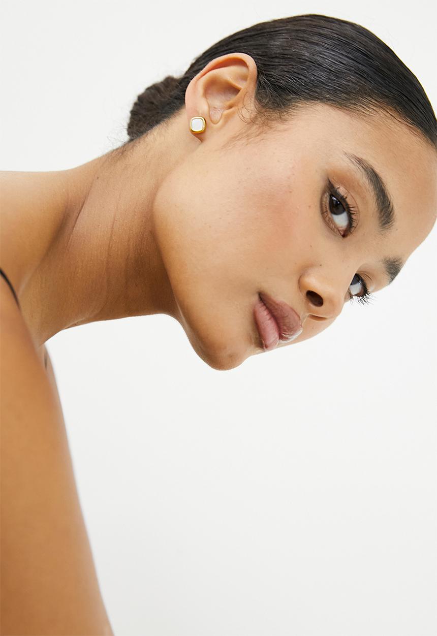 Zoe on Trend - Classic Cushion Stud Earrings-gold/white