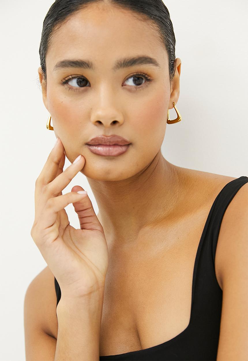 Zoe on Trend - Designer Handbag Hoop Earrings-gold