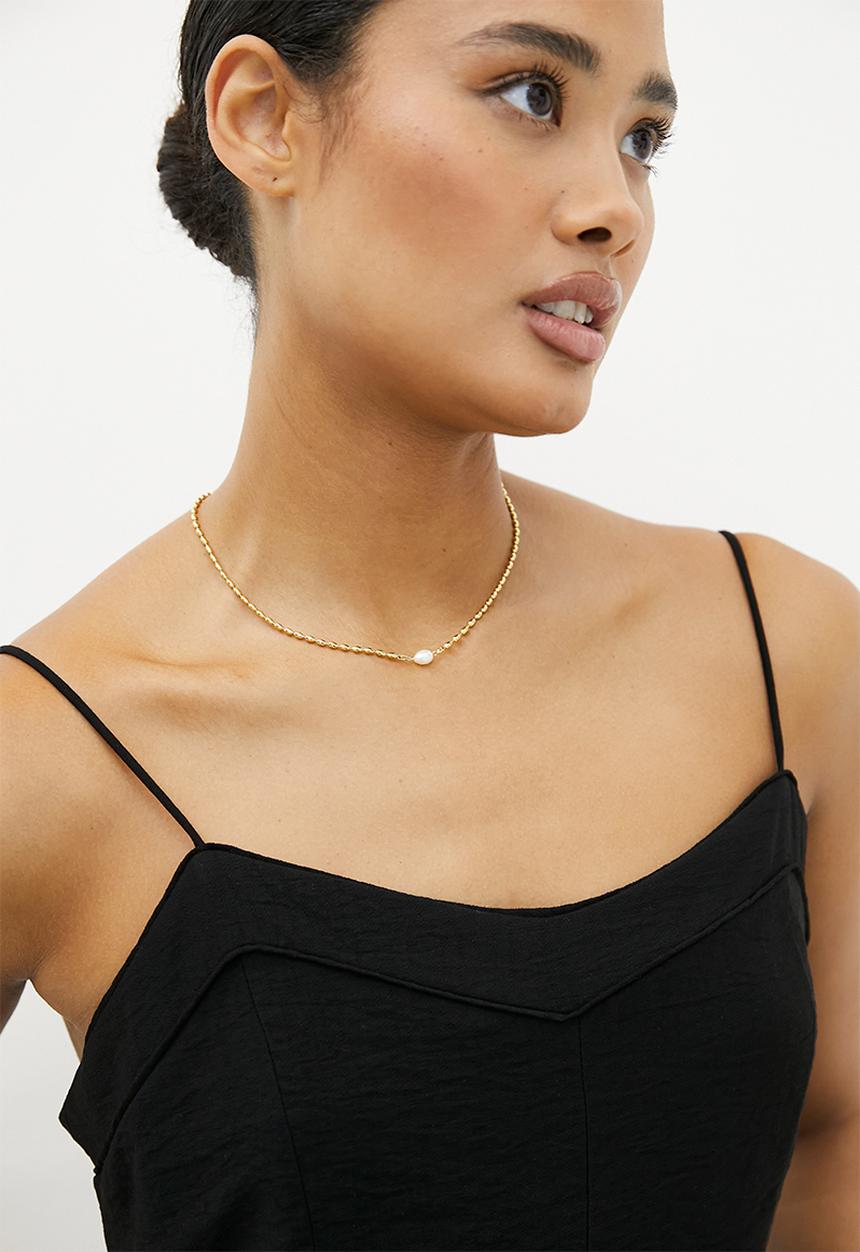 Zoe on Trend - Pretty Pearl Necklace - gold