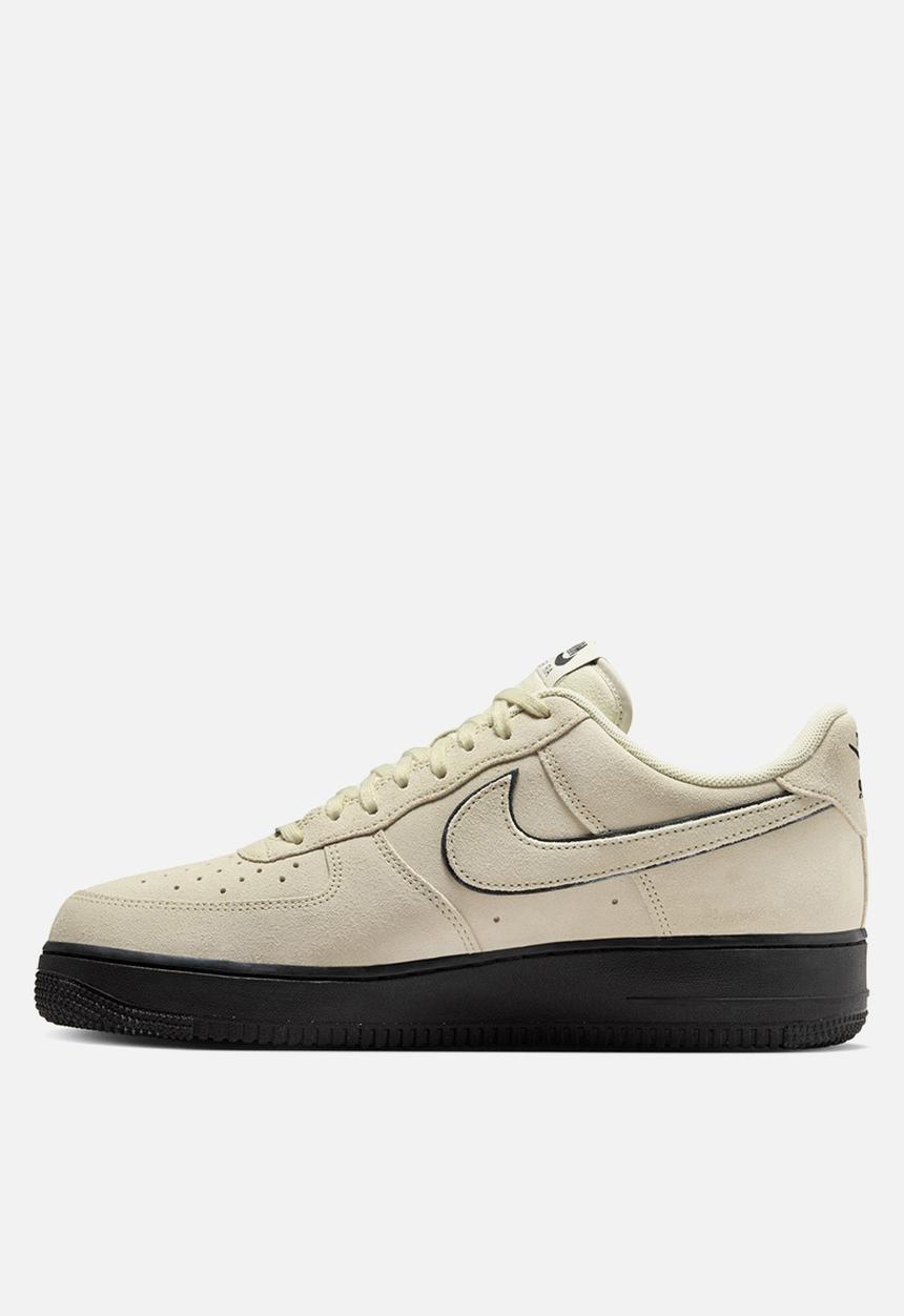 Nike - AIR FORCE 1 '07 LV8