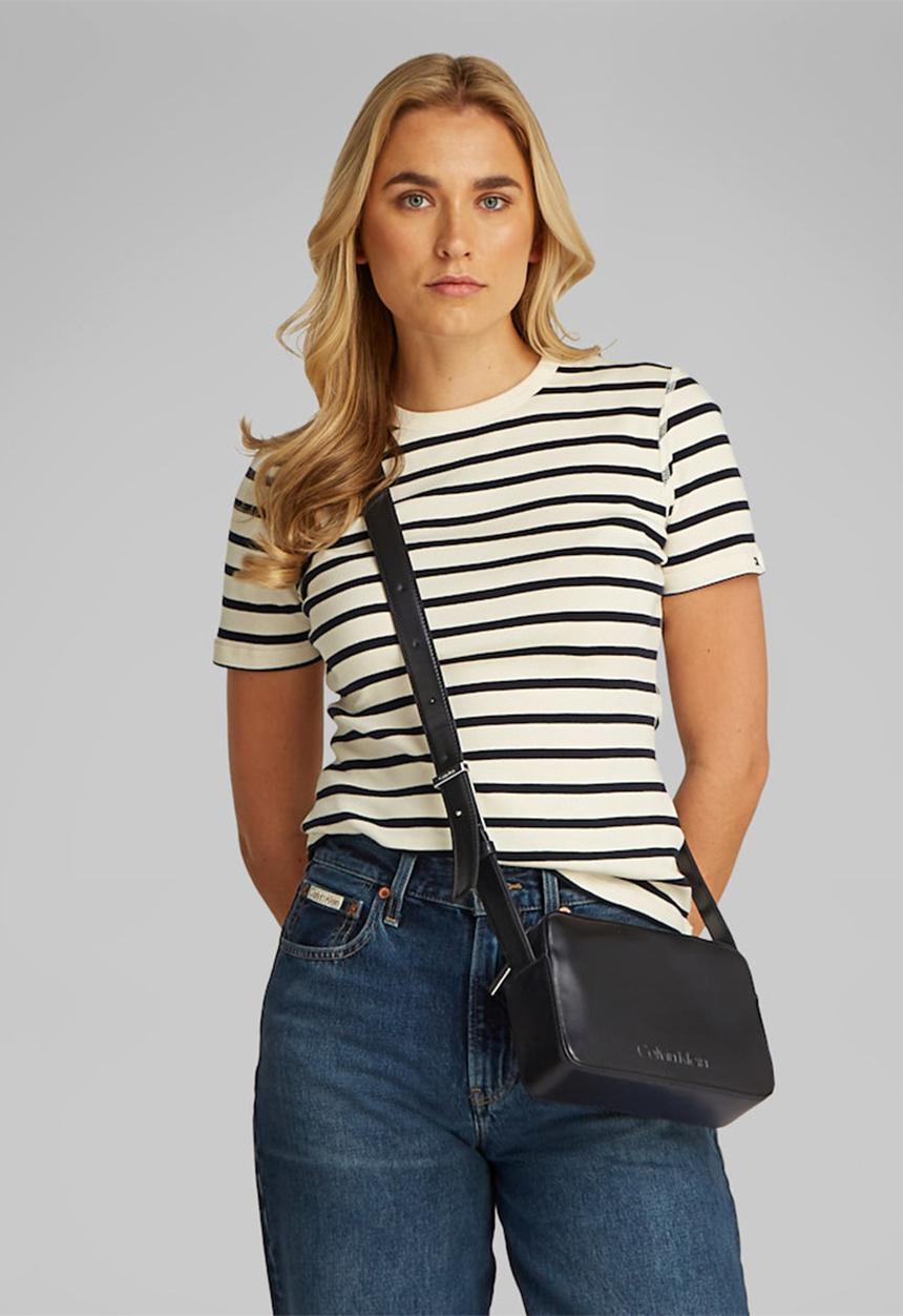 Calvin Klein - Embossed logo camera bag- ck black