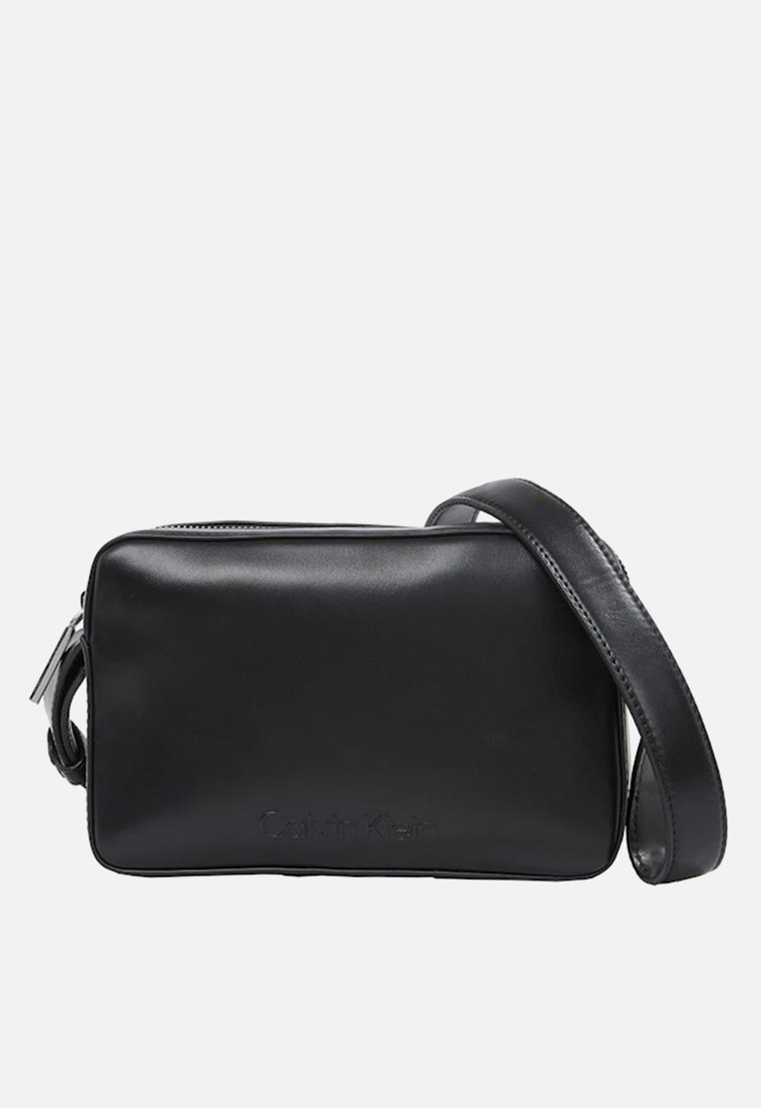 Calvin Klein - Embossed logo camera bag- ck black