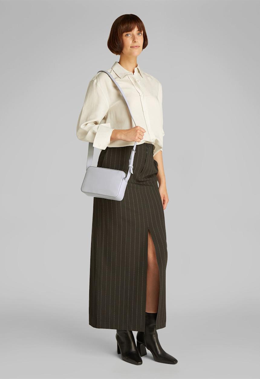 Calvin Klein - Embossed logo camera bag- mirage gray