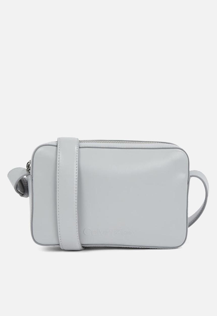 Calvin Klein - Embossed logo camera bag- mirage gray