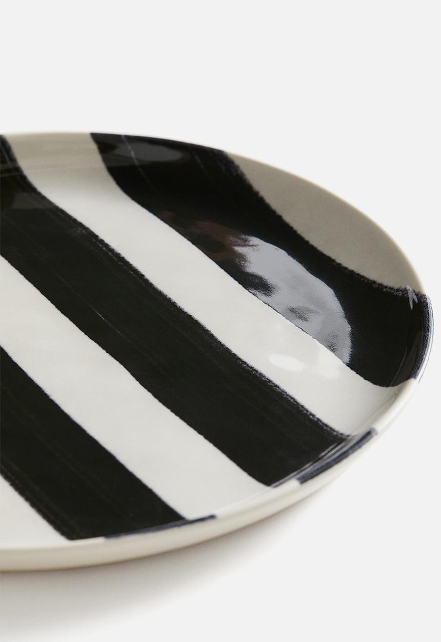 H&M - Patterned stoneware mid plate - black striped