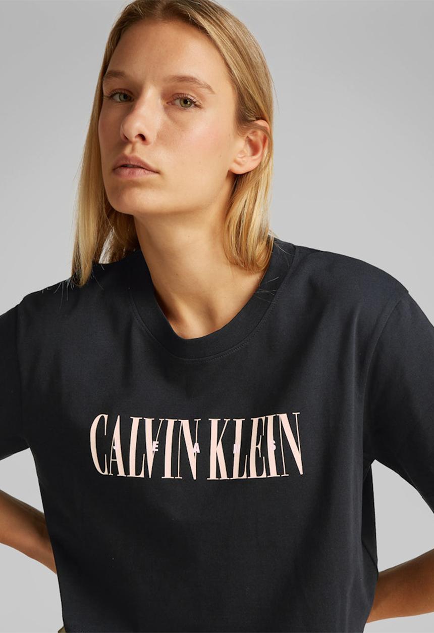 Calvin Klein - Varsity calvin klein boxy tee - black