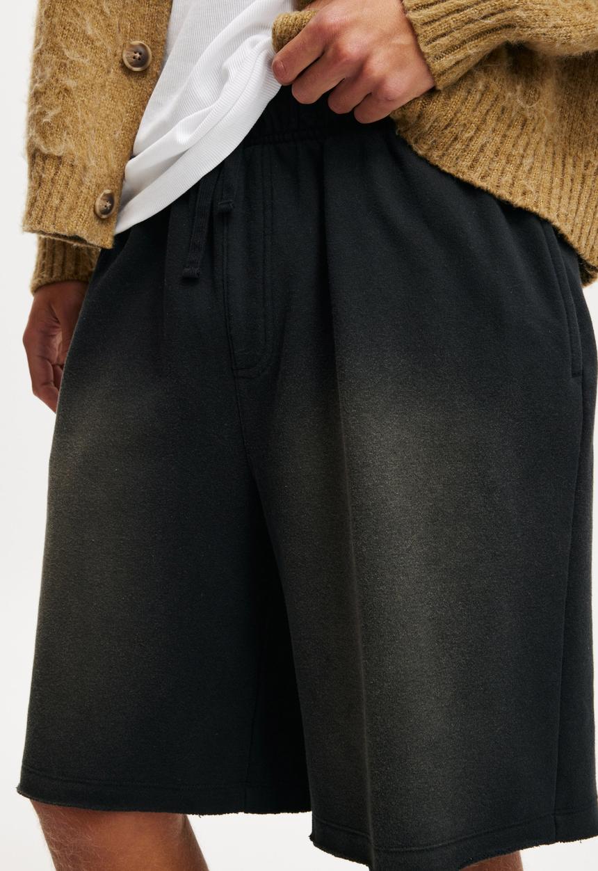 Cotton On - Super Baggy Fleece Short - Black