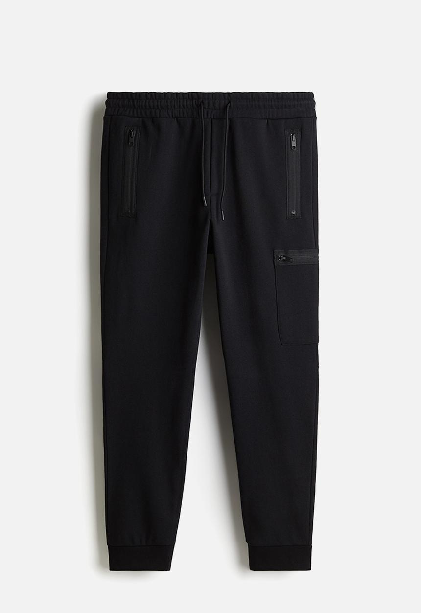 H&M - Slim fit cargo joggers - black