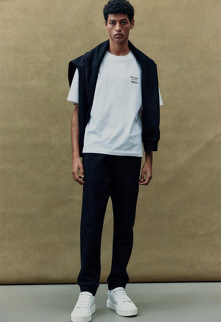 H&M - Slim fit cargo joggers - black