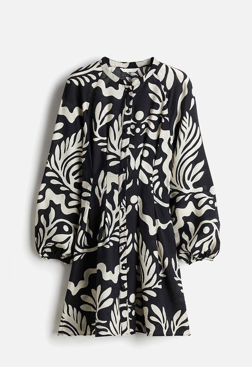 H&M - Tapered-waist dress - black patterned 