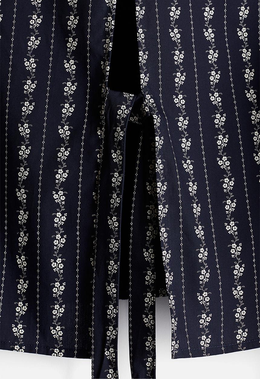 H&M - Cropped tie-detail shirt - navy blue floral