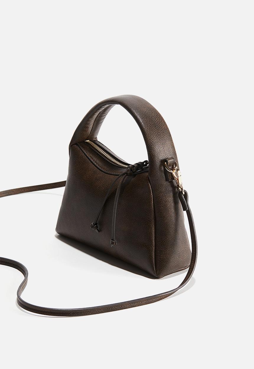 H&M - Small crossbody bag - dark brown distressed 