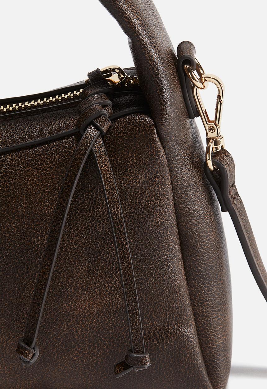 H&M - Small crossbody bag - dark brown distressed 