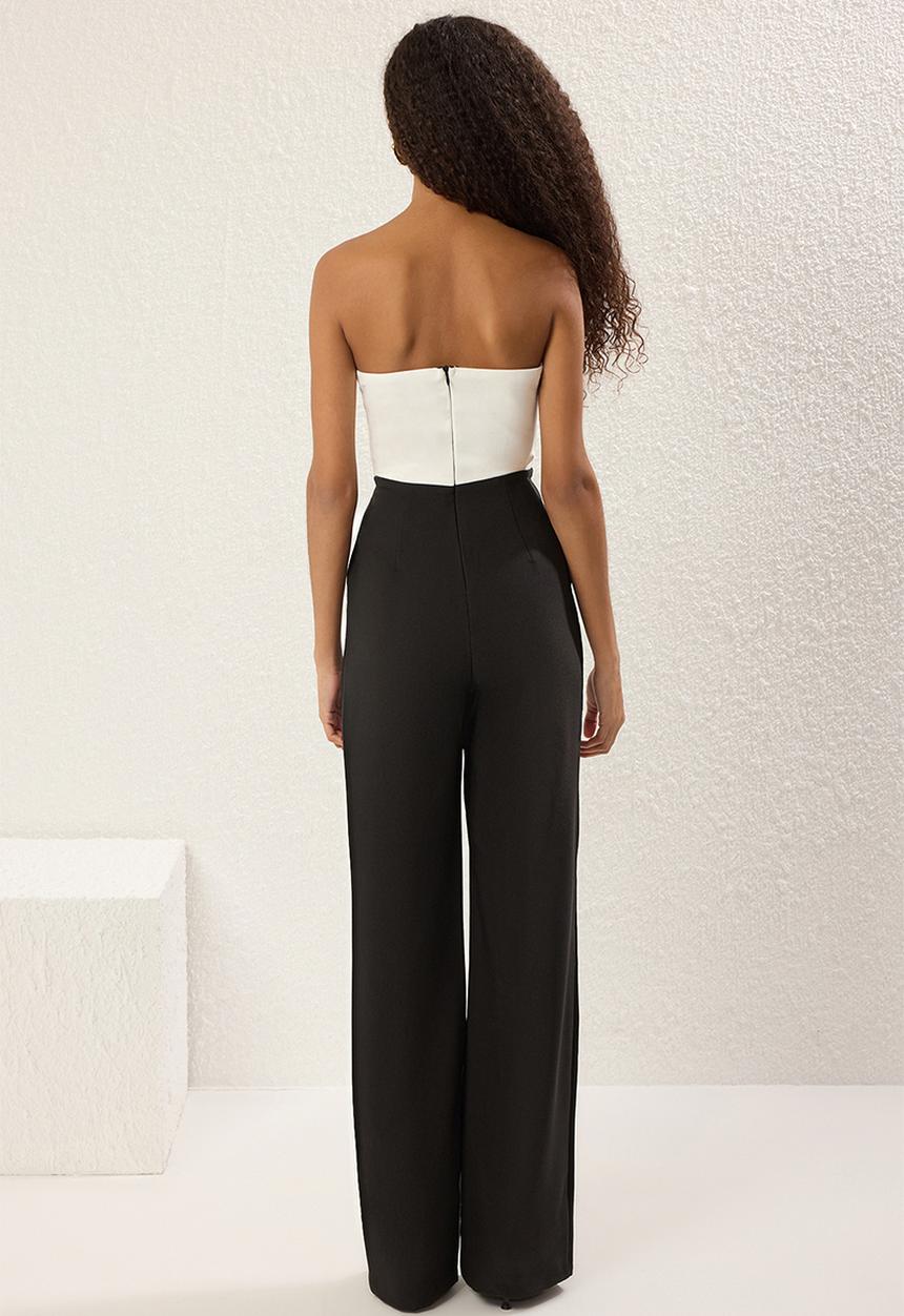 Trendyol - Strapless cut out/window detailed woven stylish jumpsuit  - black white
