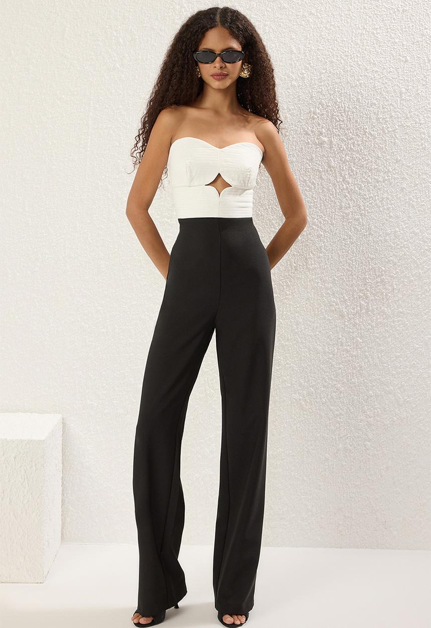 Trendyol - Strapless cut out/window detailed woven stylish jumpsuit  - black white