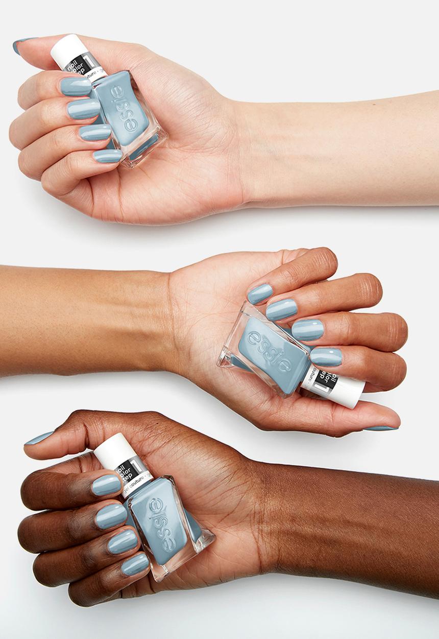 Essie - Gel Couture 135 first view