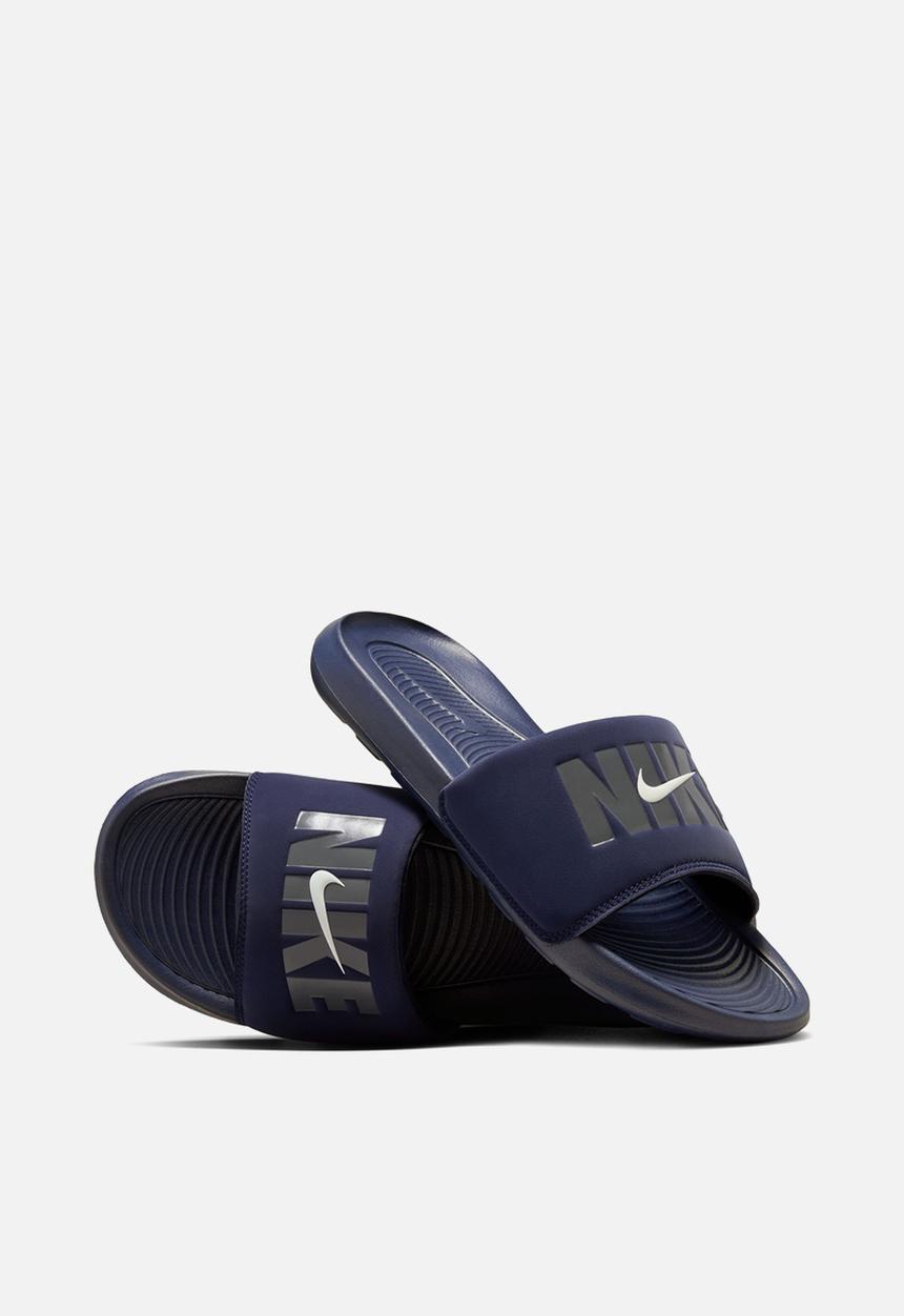 Nike - Nike Victori One SE- navy