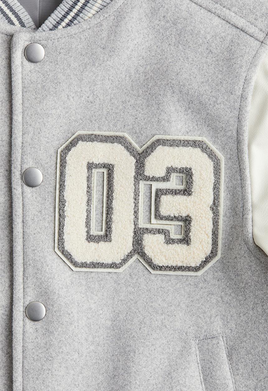 H&M - Appliquéd baseball jacket - light grey 03