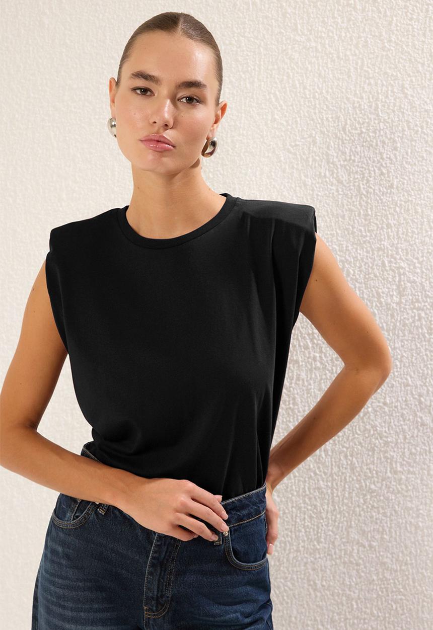 Trendyol - Relaxed Padded Shoulder Knitted T-Shirt - Black